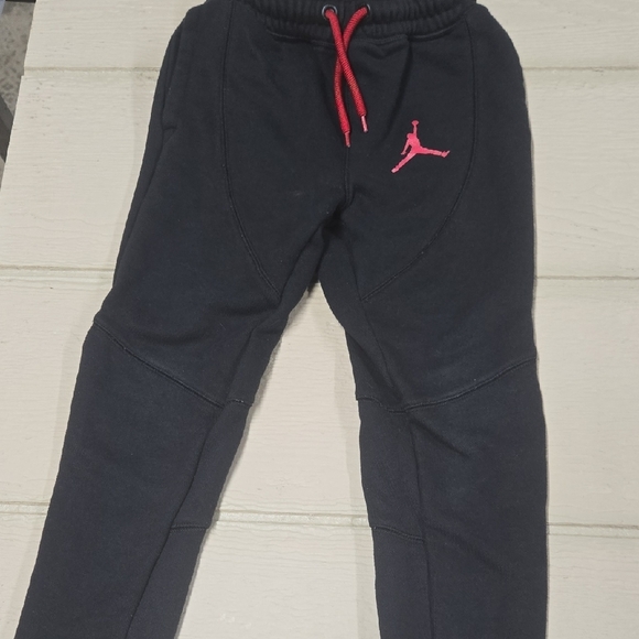 Jordan Black and Red Sweatpants Tapered Fit - Picture 5 of 9